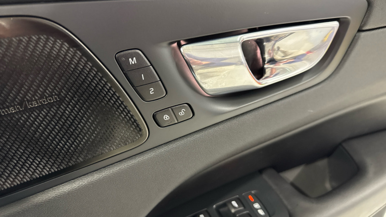 Volvo XC60 2.0 B5P Plus Dark 5dr AWD Geartronic Petrol Estate